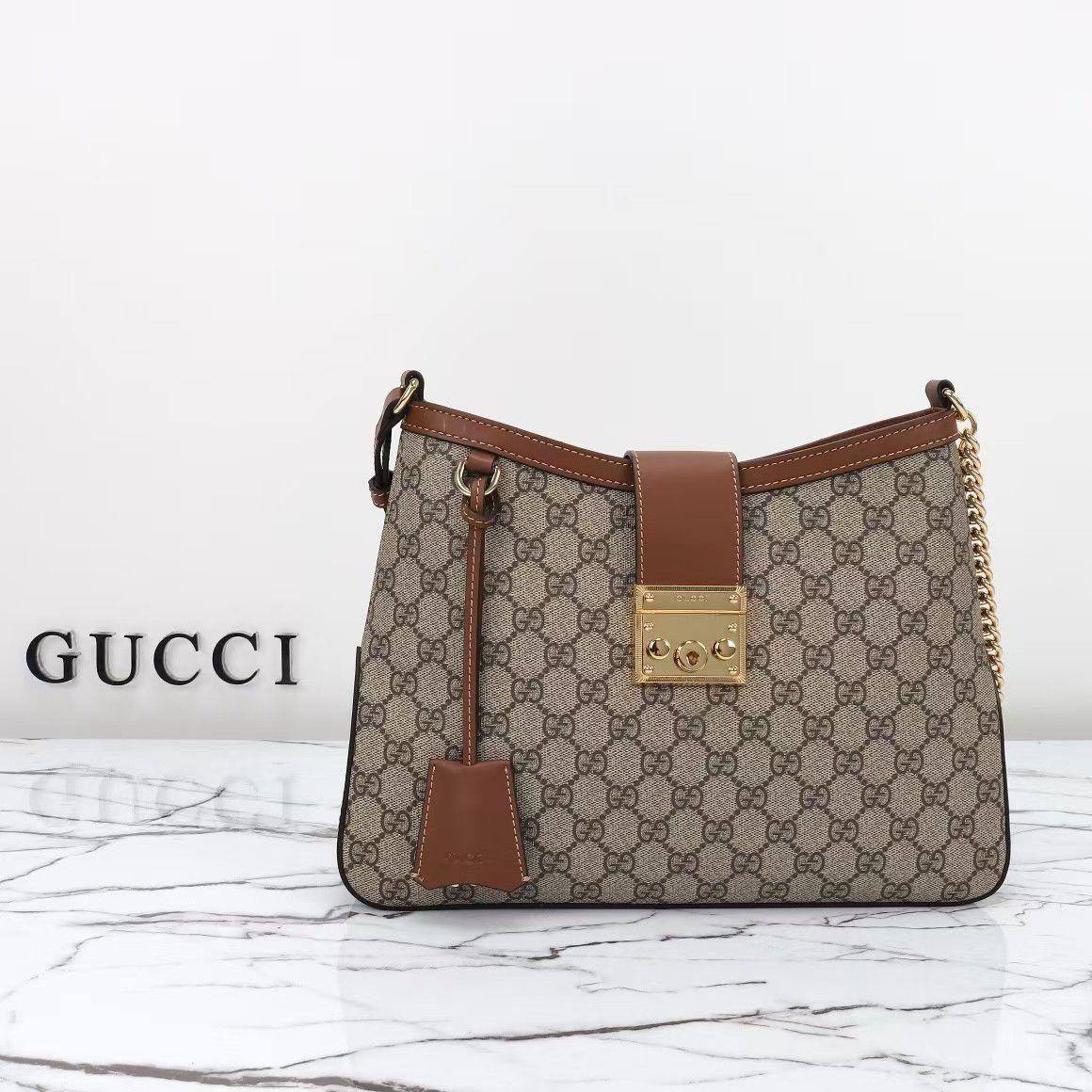 GUCCI 
GOOD QUALITY WITH BOX 
110 dhs🇦🇪🇦🇪

Zain295
♥️♥️♥️