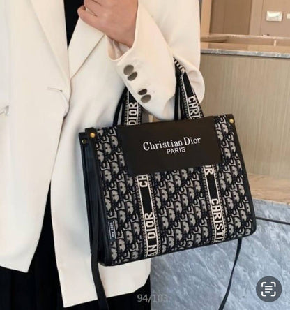 Fendi
75 dhs❤️
30 cm

Zain219
♥️♥️♥️