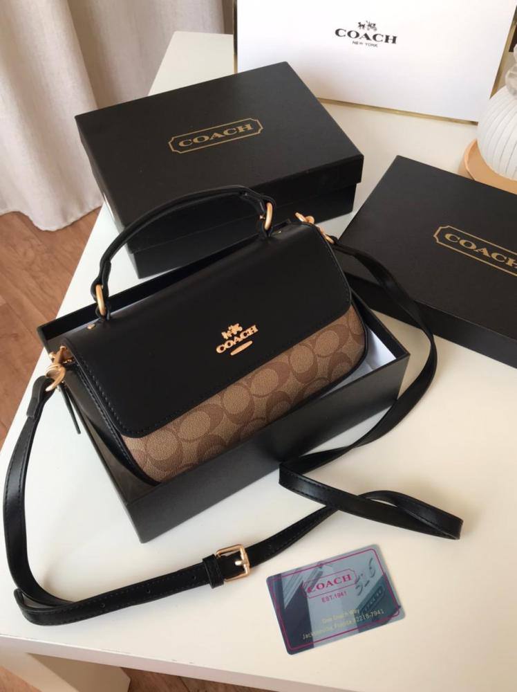 Coach 

85 dhs✅

with box
🎁🎁🎁

size 20×6×12cm

Zain42
♥️♥️♥️