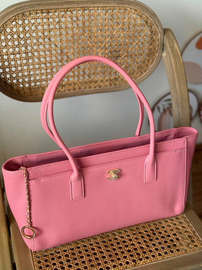 New Collection✨✨✨
CHANEL
35cm
410 dhs✅
*MASTER QUALITY*

Zain167
♥️♥️♥️