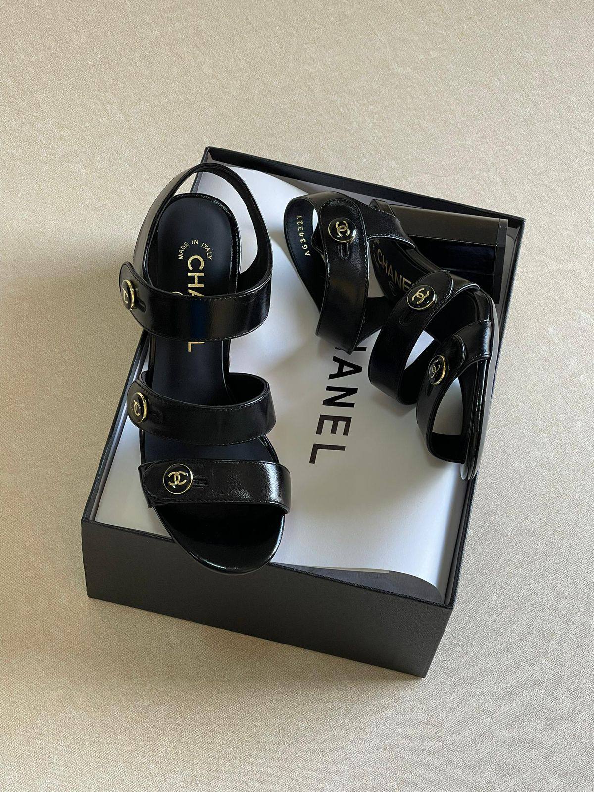 CHANEL 
SuperMaster Quality 💯
480 dhs🌺
Size:36-41💥

Zain171
♥️♥️♥️