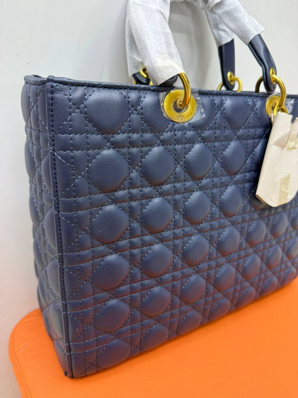 DIOR
Good  QUALITY 
SIZE:32cm
120 dhs🪙💕
🔥high quality🔥🔥

Zain04
♥️♥️♥️