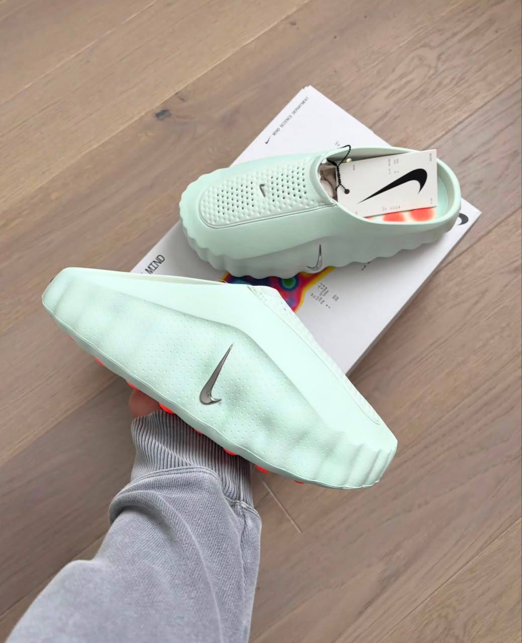 Nike Mind 001 Slide Barely Green ，Size 36-47 ，
230 dhs💛

Zain18
♥️♥️♥️