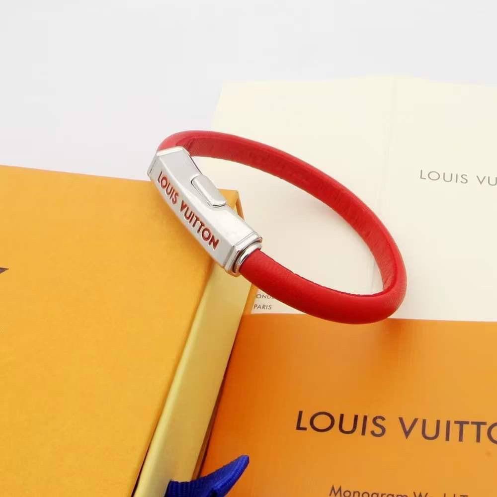 UNISEX BRACELET
LEATHER TYPE
MASTER 💫✨
60 DHS✅
WITH BOX AND PAPER BAG🎁🛍️

Zain89
♥️♥️♥️