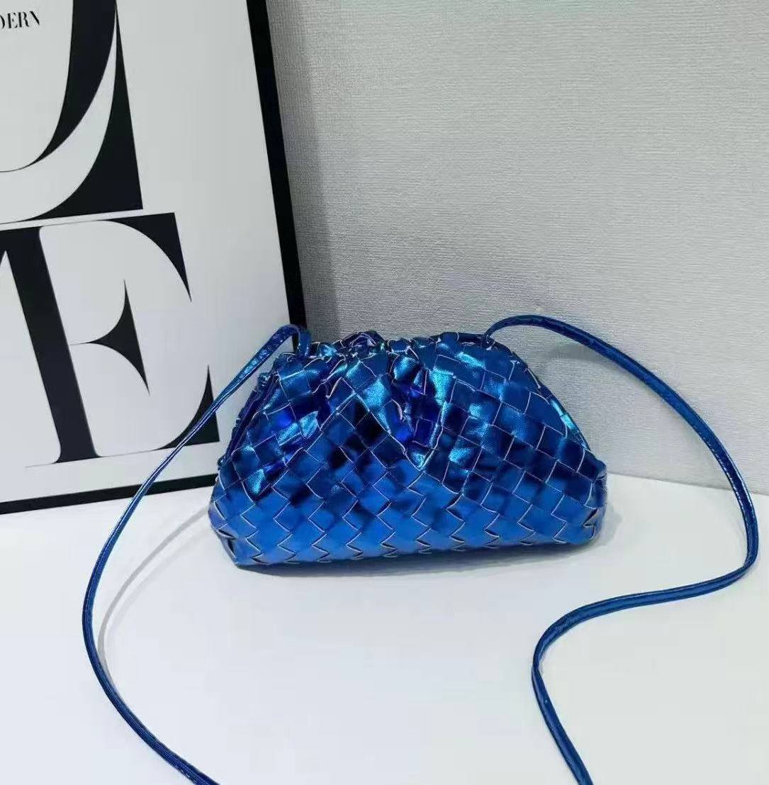 BOTTEGA NEW CAME GOOD QUALITY WITH BOX 
105 dhs🇦🇪🇦🇪

Zain39
♥️♥️♥️