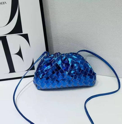 BOTTEGA NEW CAME GOOD QUALITY WITH BOX 
105 dhs🇦🇪🇦🇪

Zain39
♥️♥️♥️