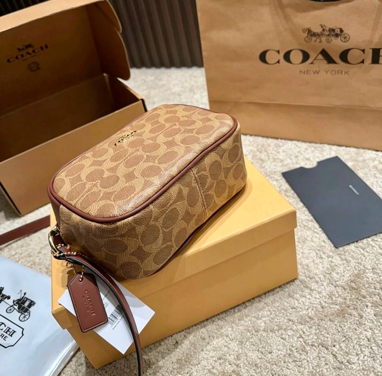 COACH 
HIGH QUALITY WITH BOX 
90 dhs🇦🇪🇦🇪

Zain295
♥️♥️♥️