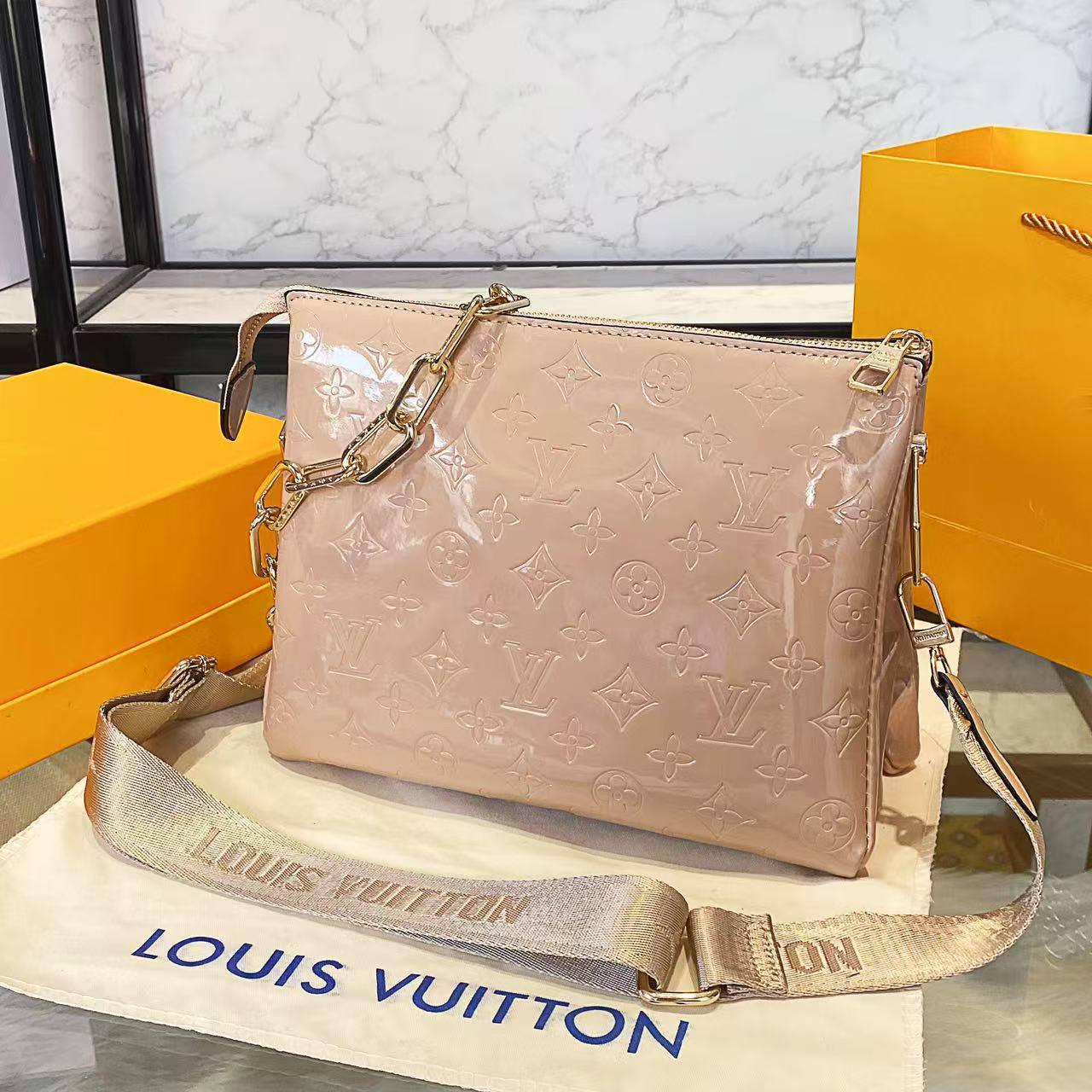 LV
Good quality 
100 dhs💓
With box 📦

Zain70
♥️♥️♥️