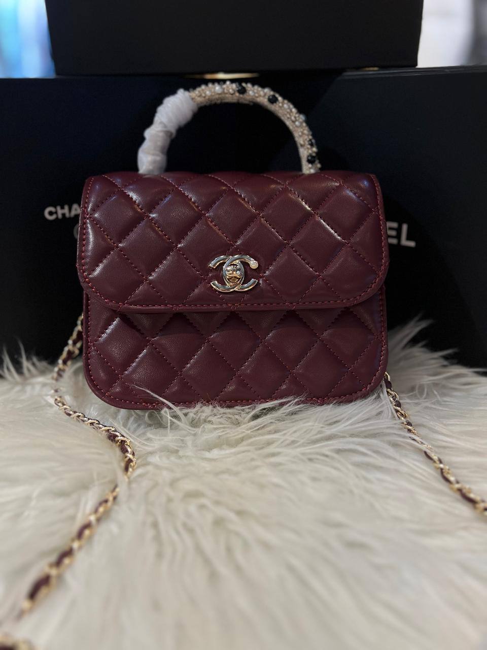 Chanel Clutch 
with chain
Master quality
18cm 

with box🎁🎁🎁

220 dhs🌺

Zain95
♥️♥️♥️