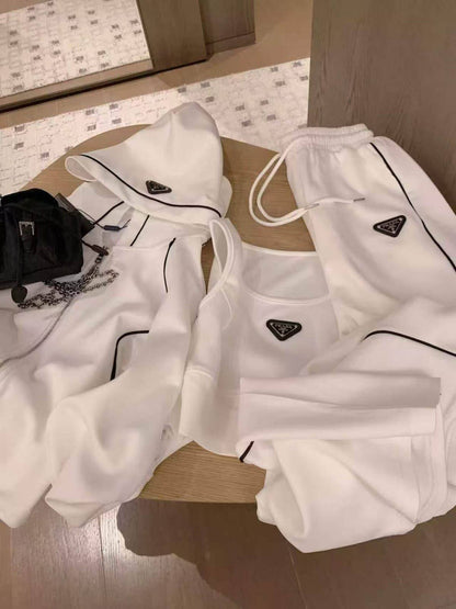 *New collections*                                                
PRADA

Super Master quality

Sizes: S M L

550 dhs🇦🇪🇦🇪

Zain308
♥️♥️♥️