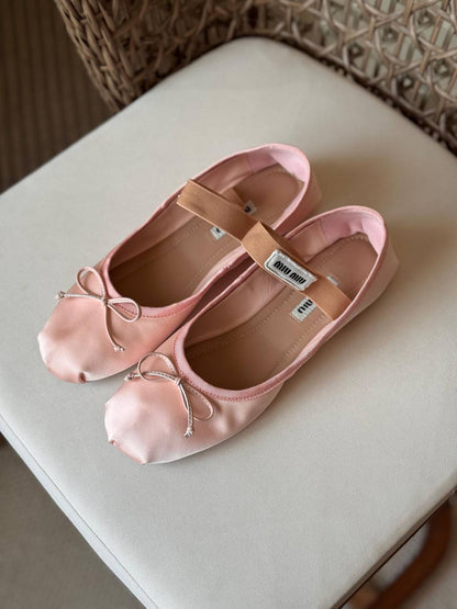 MIU MIU 🤍
🤩Available new 😍😍
Size: 36 to 41
Super master quality
450 dhs✅

Zain198
♥️♥️♥️