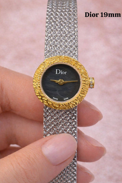 Dior mini size watch for ladies good quality 
170 dhs🌺 
 (size 19mm)

Zain59
♥️♥️♥️