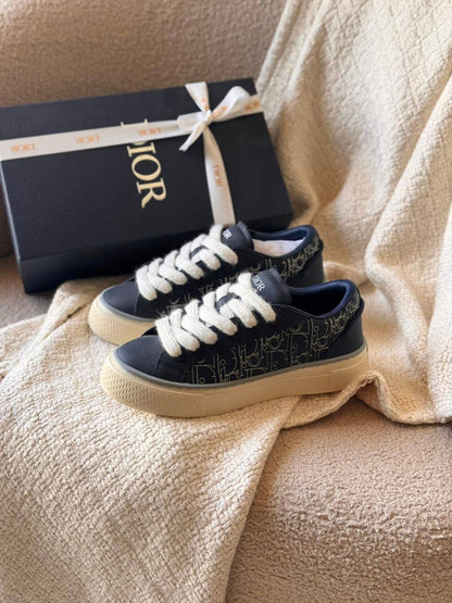 *Christian Dior B33*
*AAA quality*
*size:40 to 46* 
470 dhs🪙🌨️

Zain185
♥️♥️♥️