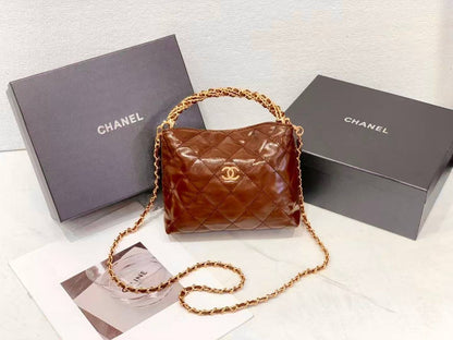 CHANEL 
GOOD QUALITY 

WITH BOX 

95 DHS……
SIZE: 19cm

Zain39
♥️♥️♥️