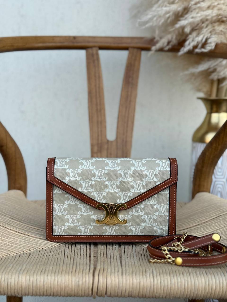 CELINE
19cm
310 dhs🇦🇪
22cm
320 dhs🇦🇪
Top quality 
With box🎁

Zain167
♥️♥️♥️