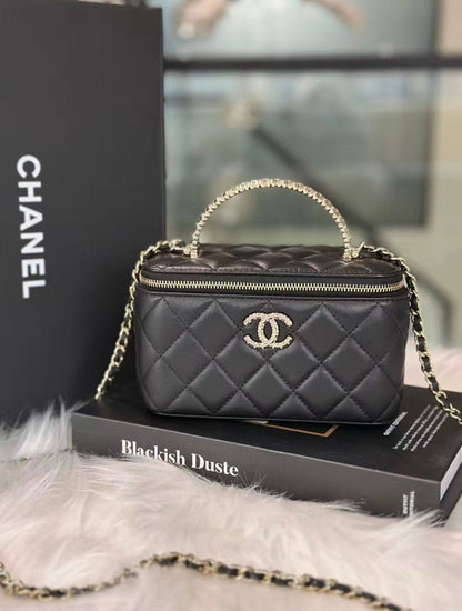 Chanel
110 dhs❣️
Good quality 

with box
🎁🎁🎁

Zain35
♥️♥️♥️