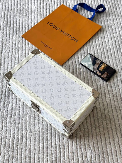 *BRAND- LOUIS VUITTON ❗*
*SUPER MASTER QUALITY ❗*WATCH BOX 
*WITH BOX & PAPERBAG❗*
For Price 👇 WTSP Text Zain 0568585901

Zain267
♥️♥️♥️