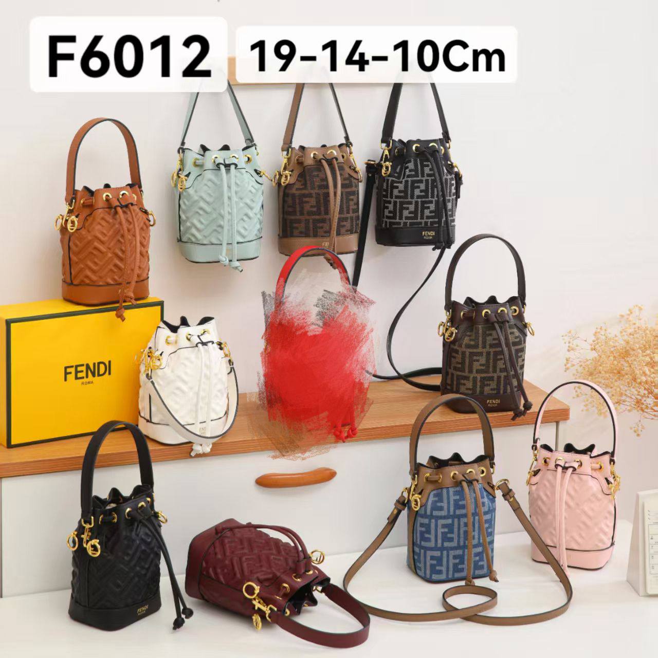 Fendi

with box
🎁🎁🎁

95 dhs🪙🌨️

Zain143
♥️♥️♥️