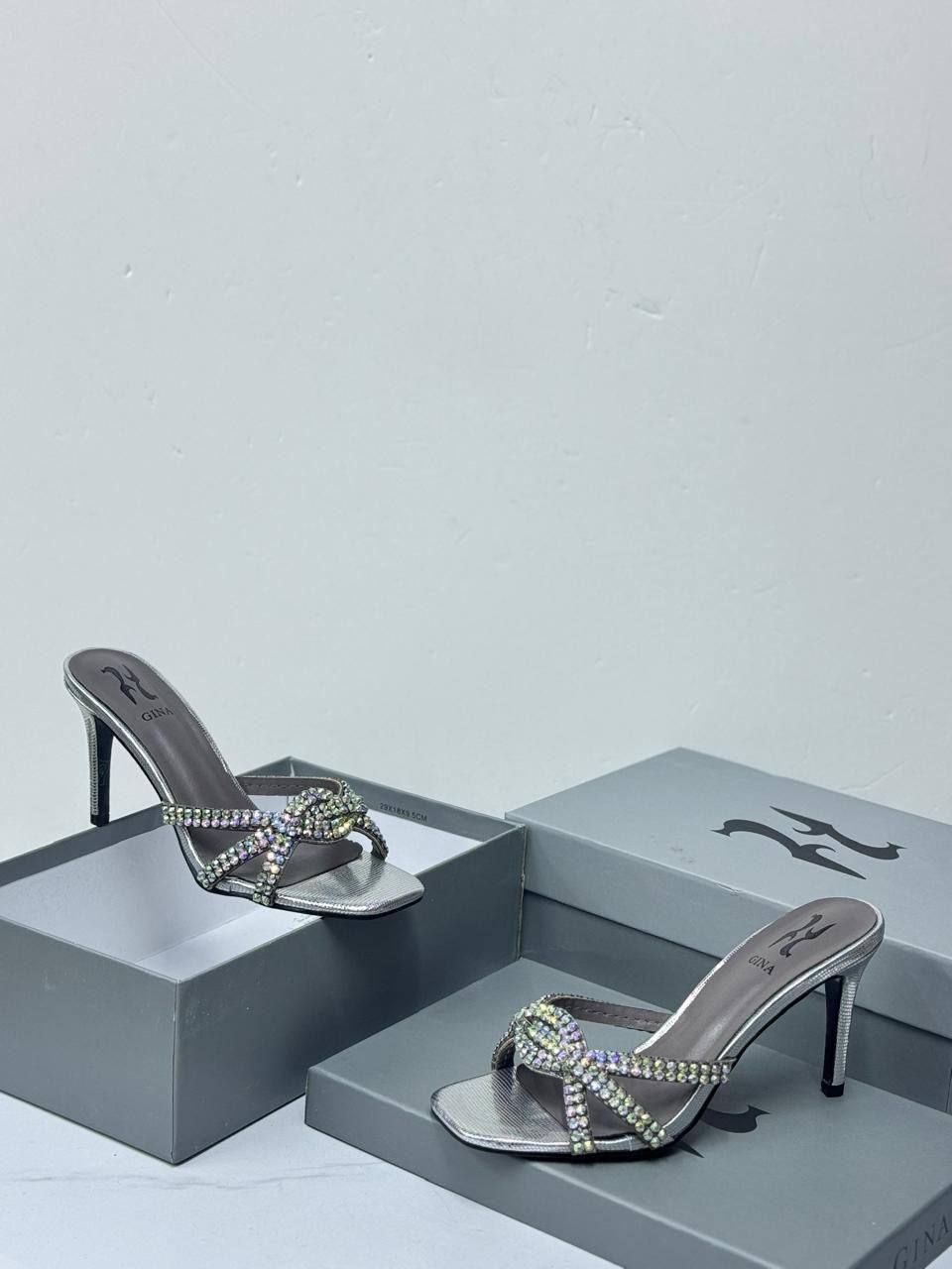 Gina
  (𝟗𝐂𝐌)
💯high quality
Size 36-37-38-39-40-41
115 dhs✅

Zain86
♥️♥️♥️