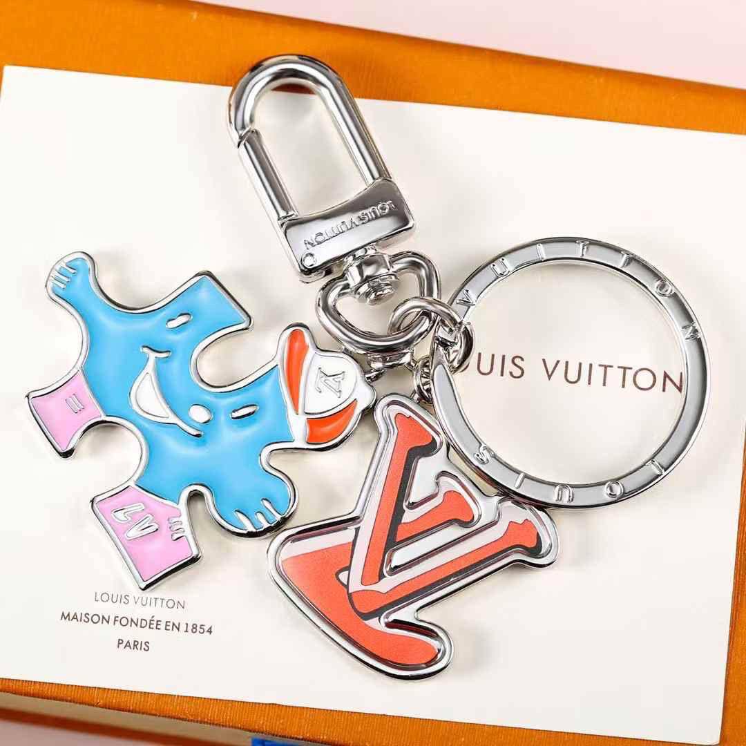 KEY CHAIN &
BAG CHARM
MASTER💫✨🌟
70 DHS💓
WITH GOOD BOX AND PAPER BAG🎁🛍️

Zain89
♥️♥️♥️