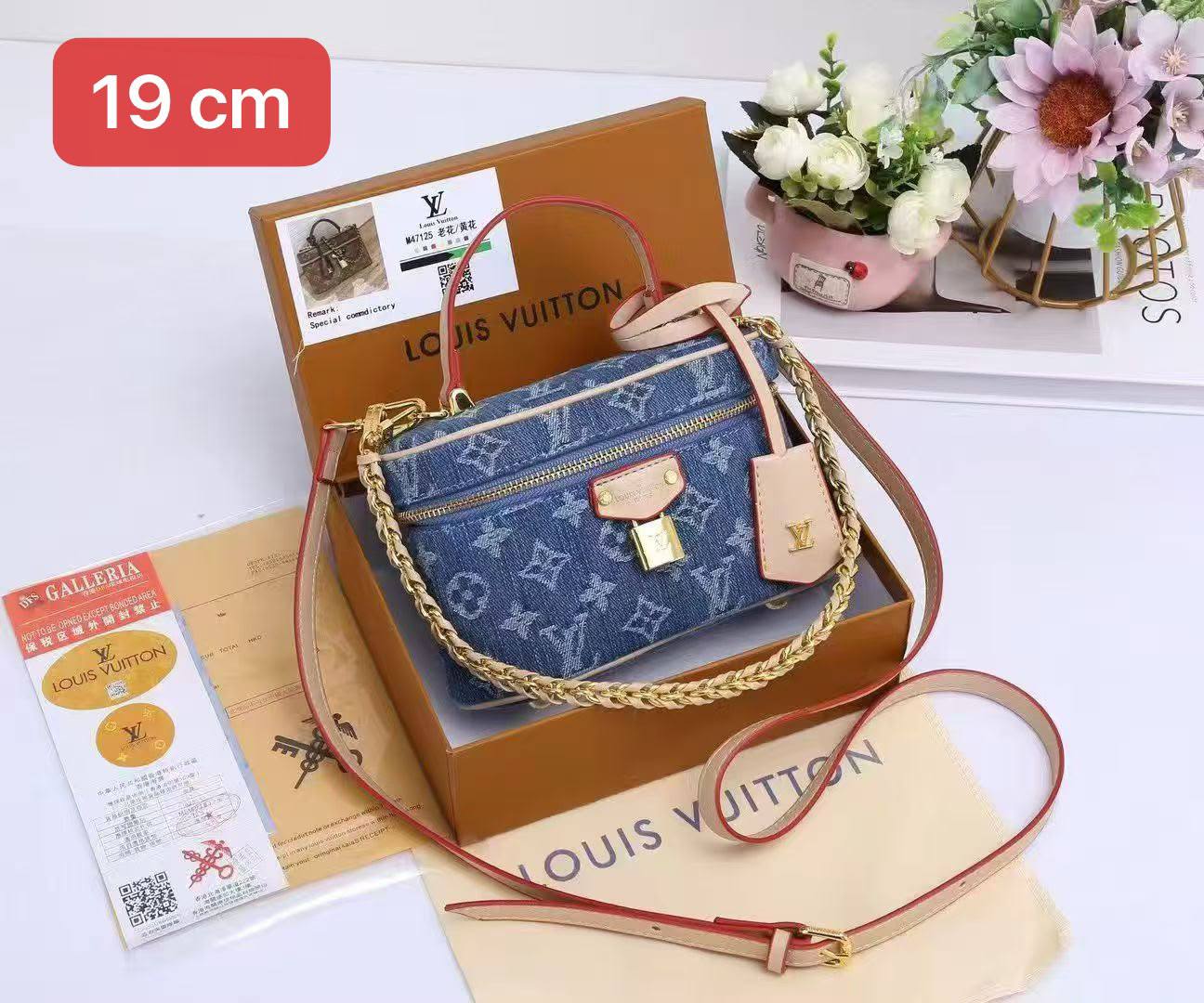 LV 
19cm 
with box 
110 dhs🇦🇪🇦🇪

Zain168
♥️♥️♥️