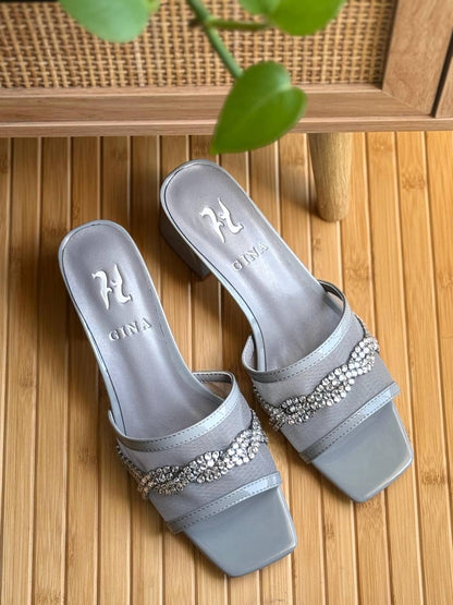 𝗚𝗶𝗻𝗮
𝗦𝗶𝘇𝗲 𝟯𝟲 𝘁𝗼𝗼 𝟰𝟭 
450 dhs🪙🌨️

Zain178
♥️♥️♥️