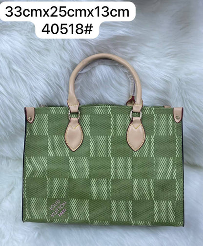 LV
33cmx25cmx13cm
40518#
100 dhs🇦🇪🇦🇪

Zain72
♥️♥️♥️