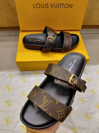 Louis Vuitton Slipper, 

New Arrived 

Size 36 To 41
100 dhs🇦🇪🇦🇪

Zain120
♥️♥️♥️