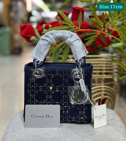 Dior
Good quality 

with box 🎁🎁🎁

120 dhs💓

Zain186
♥️♥️♥️