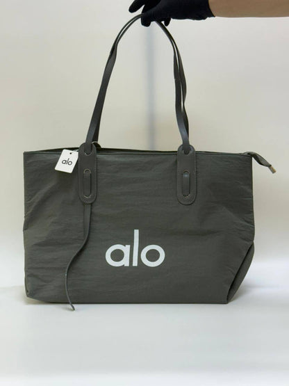 ALO BAG
GOOD QUALITY 
60 dhs💓
SIZE: 52,30,16 CM

Zain40
♥️♥️♥️