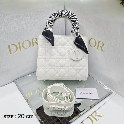 Dior
ᴍᴀᴛᴛᴇ ʟᴇᴀᴛʜᴇʀ ᴍᴀᴛᴇʀɪᴀʟ
ᴡɪᴛʜ ᴛᴡɪʟʟʏ ɪɴᴄʟᴜᴅᴇ
sɪᴢᴇ: 20 cm
ᴡɪᴛʜ BOX
🎁🎁🎁

95 dhs🪙💕

Zain31
♥️♥️♥️