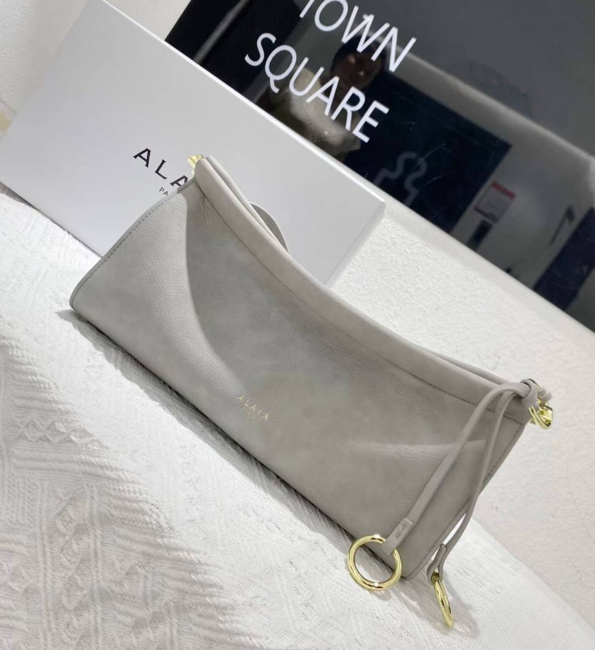 ALAIA 

COPY ONE NEW CAME 

WITH BOX 
🎁🎁🎁

130 dhs✅

Zain39
♥️♥️♥️