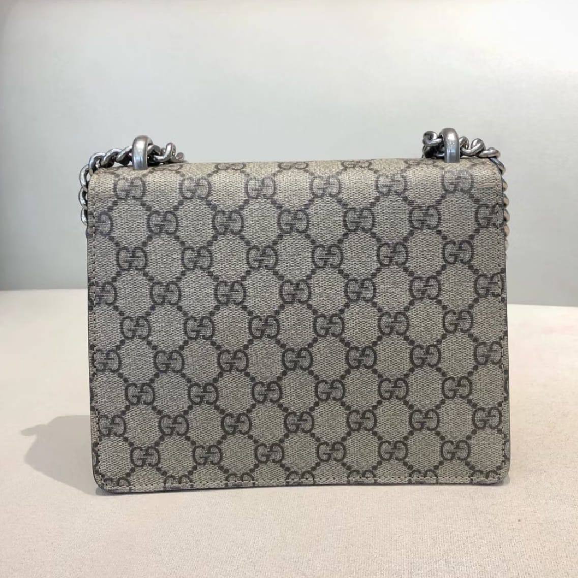 Gucci
High quality

Size: 20×15×6cm

With box 
🎁🎁🎁

95 dhs💓

Zain50
♥️♥️♥️