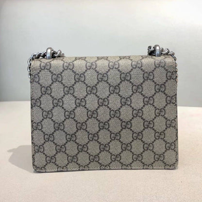 Gucci
High quality

Size: 20×15×6cm

With box 
🎁🎁🎁

95 dhs💓

Zain50
♥️♥️♥️