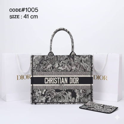 CHRISTIAN DIOR
ʙᴏᴏᴋᴛᴏᴛᴇ ᴄᴀɴᴠᴀs ᴍᴀᴛᴇʀɪᴀʟ
ᴡɪᴛʜ ᴘᴜʀsᴇ ᴢɪᴘᴘᴇʀ
sɪᴢᴇ : 41 cm

110 dhs✅

Zain31
♥️♥️♥️