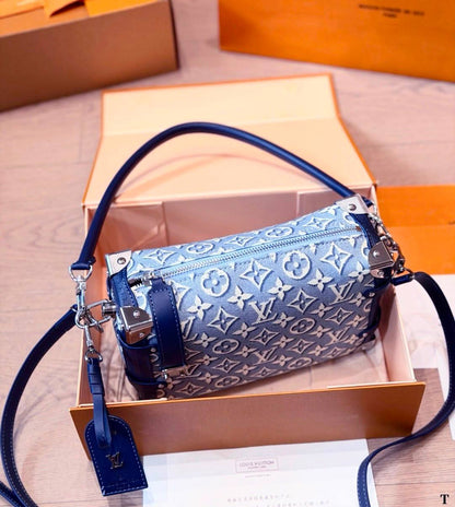 LOUIS VUITTON 

MASTER QUALITY 

220 DHS...🇦🇪🇦🇪🇦🇪

Zain295
♥️♥️♥️