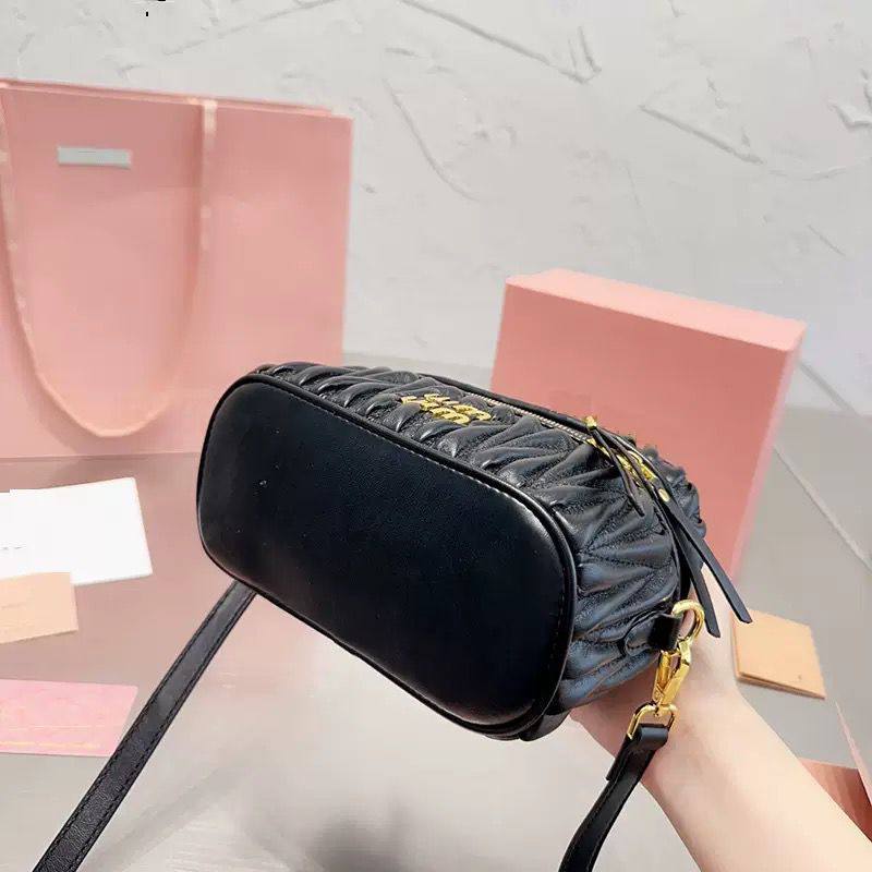 MIU MIU 

NEW CAME 
GOOD QUALITY 
WITH BOX 

90 dhs🇦🇪🇦🇪

Zain39
♥️♥️♥️
