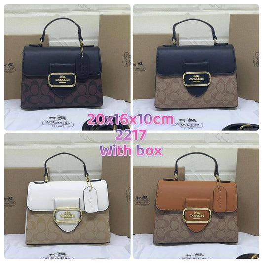 Coach

95 dhs🪙💕

with box
🎁🎁🎁

Zain13
♥️♥️♥️