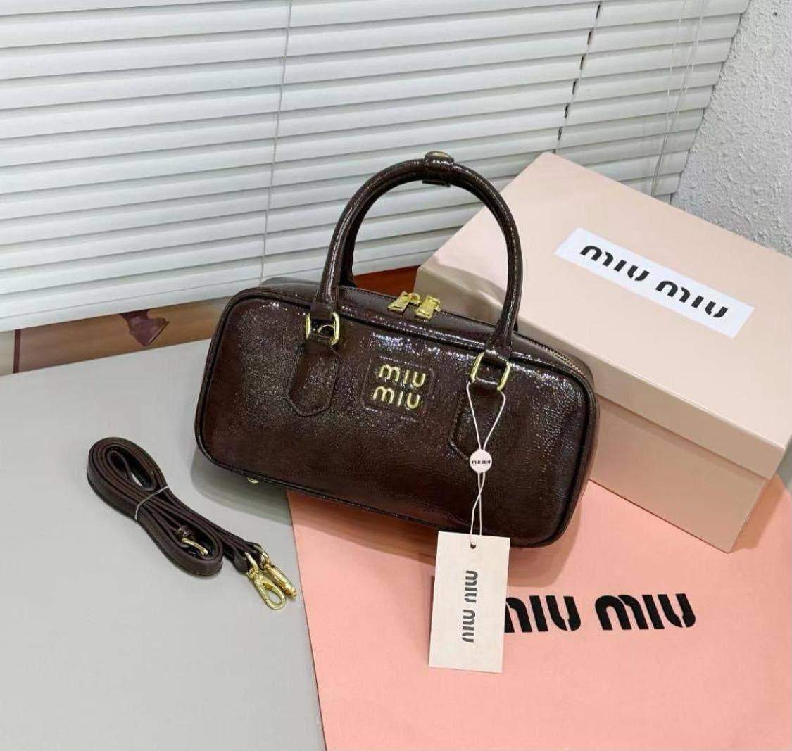 Miu Miu
100 dhs✅
With box
Size22cm

Zain219
♥️♥️♥️