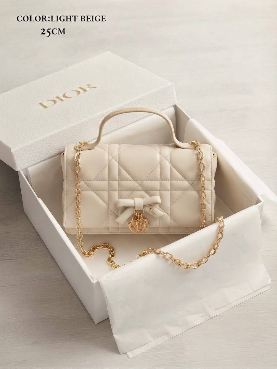Dior ᴄᴀɴɴᴀɢᴇ ʙᴏᴡ
sᴏғᴛ ᴄᴀʟғsᴋɪɴ ʟᴇᴀᴛʜᴇʀ
ᴡɪᴛʜ ɢᴏʟᴅ ᴄʜᴀɪɴ sᴛʀᴀᴘ
sɪᴢᴇ : 25 cm
ᴡɪᴛʜ BOX

110 dhs✅

Zain31
♥️♥️♥️