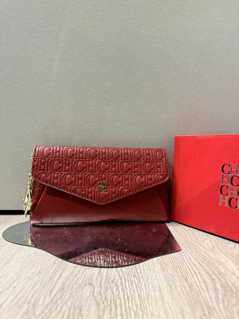 CH
90 dhs🪙🖤
size：20cm
Good quality 

with box
🎁🎁🎁

Zain35
♥️♥️♥️