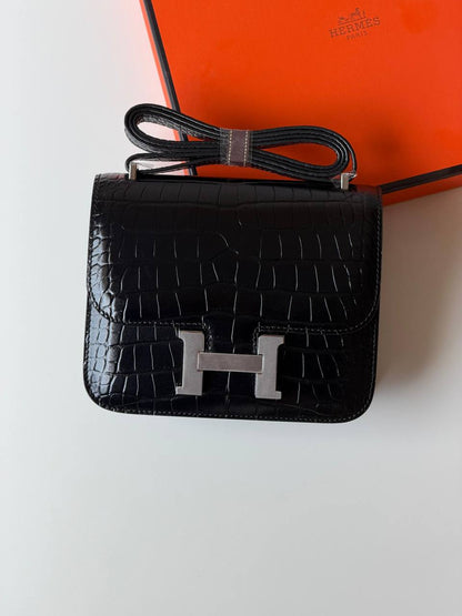Hermes
constance 18cm💥Master quality ✅with box📦
580 dhs💓

Zain52
♥️♥️♥️