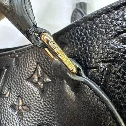 LV
NEW CAME GOOD QUALITY 
90 dhs🪙💕
SIZE: 36cm

Zain39
♥️♥️♥️
