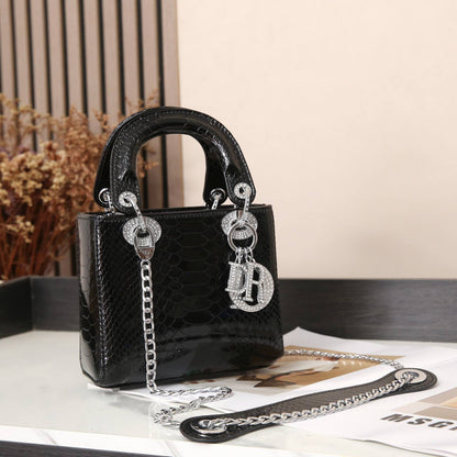 DIOR

Best quality 

without box

120 dhs🇦🇪🇦🇪 

size 18CM

Zain290
♥️♥️♥️