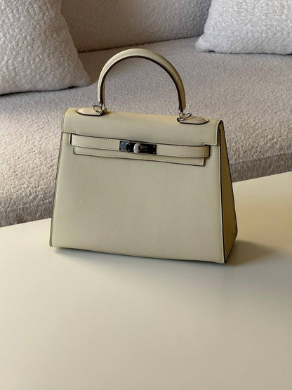 Hermes kelly epsom 28cm💕
master quality😍

with box❤️
🎁🎁🎁

420 dhs🪙💕

Zain52
♥️♥️♥️