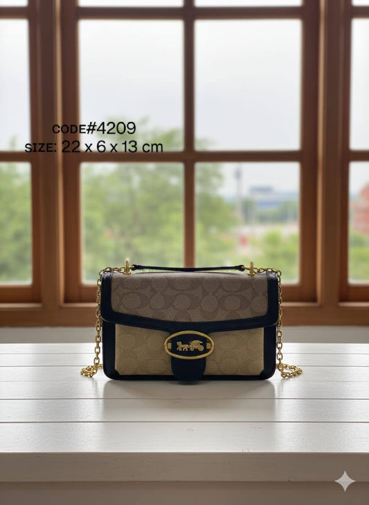 Coach ɢᴇᴏʀɢɪᴇ
sʜᴏᴜʟᴅᴇʀ ʙᴀɢ
ɢᴏʟᴅ ʜᴀʀᴅᴡᴀʀᴇ
sɪᴢᴇ : 22 cm
ᴡɪᴛʜ BOX
🎁🎁🎁

70 dhs🪙💚

Zain31
♥️♥️♥️