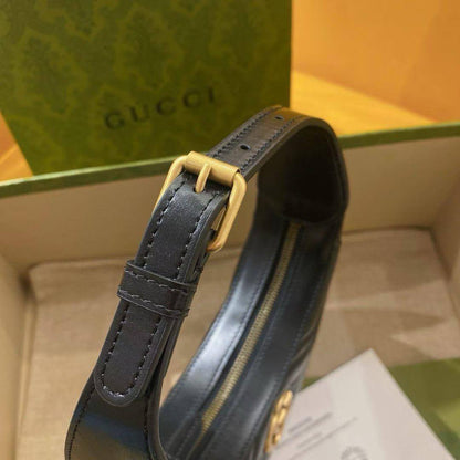 Gucci
Marmount Kelly Sling On Hand  Brand: Gucci Leather: Lamb

1000 dhs🇦🇪

Zain71
♥️🇦🇪🇦🇪
