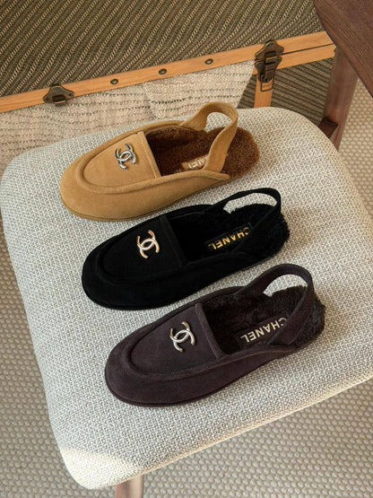 Chanel 
Size: 36 to 41
Super master quality 
480 dhs🪙💚

Zain198
♥️♥️♥️