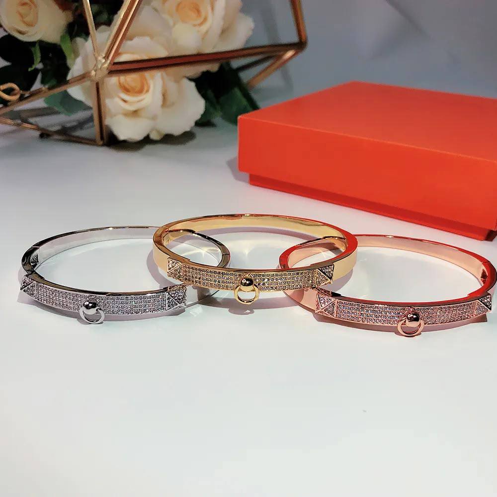 Hermes ❤️‍🔥*
Bangle 🦋
Master quality 💯
With normal boxes 🗃️ 
70 dhs✅
With master box 📦 
85 dhs✅

Zain216
♥️♥️♥️
