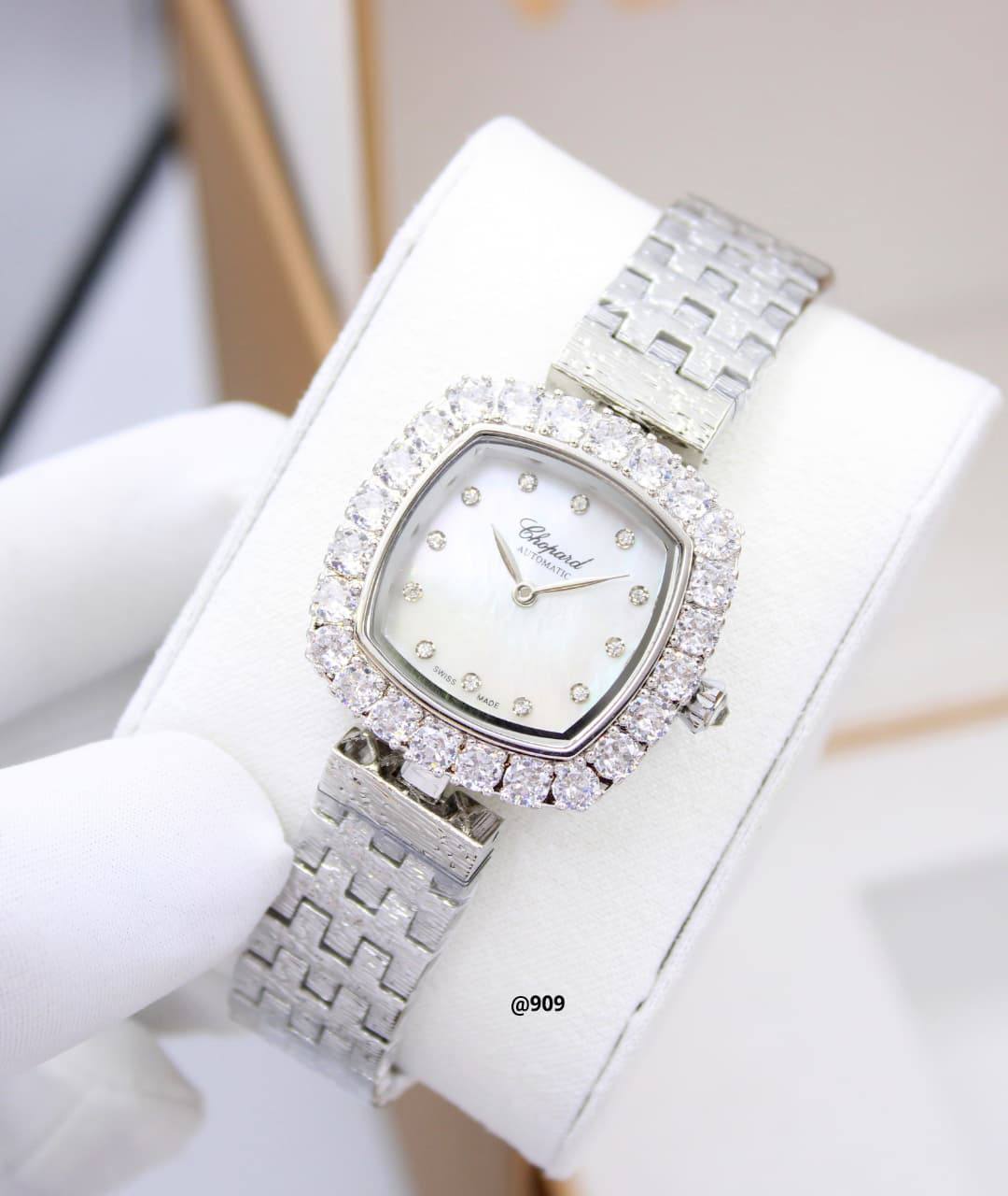 CHOPARD L'HEURE WOMEN BATTERY 30MM

300 dhs✅

Zain58
♥️♥️♥️